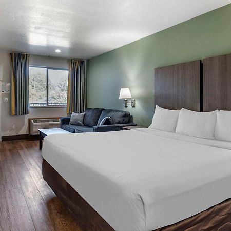 Econo Lodge Portland Airport Exterior foto